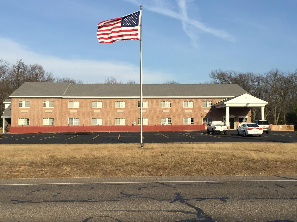 Adams Inn And Suites Exterior foto