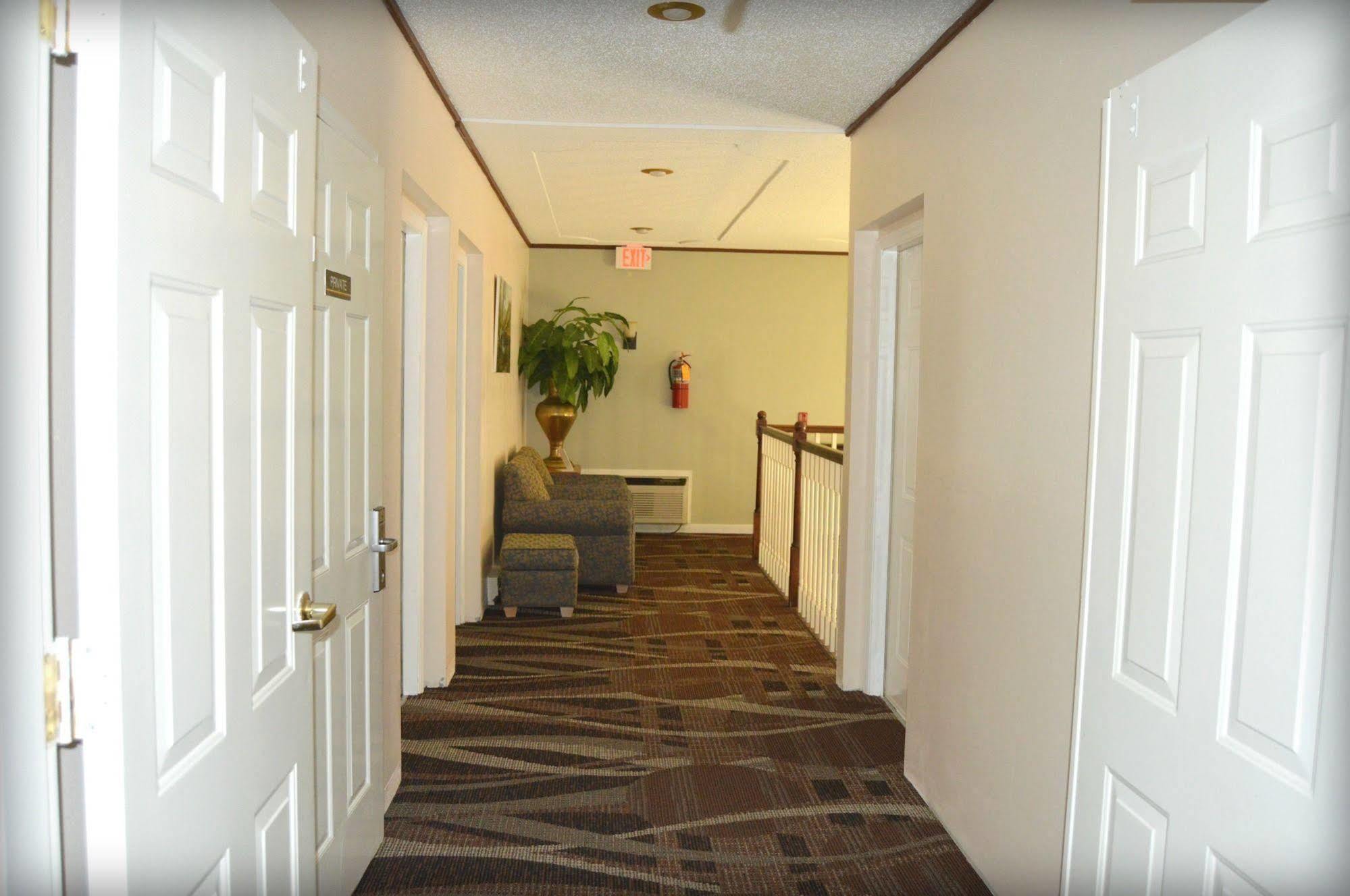 Adams Inn And Suites Exterior foto